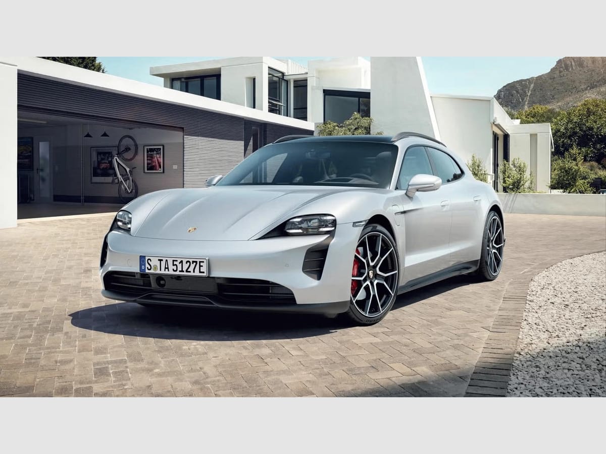 Porsche Taycan Turbo pode ganhar motor a gasolina e ronco esportivo; marca considera versão híbrida para seus elétricos