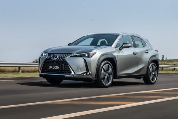 Lexus UX 300h 2025: mais segurança, conectividade e potência por R$ 299.990,00