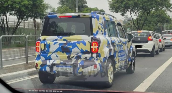 Baojun Yep Plus é flagrado em São Paulo, anunciando nova marca chinesa da General Motors no Brasil