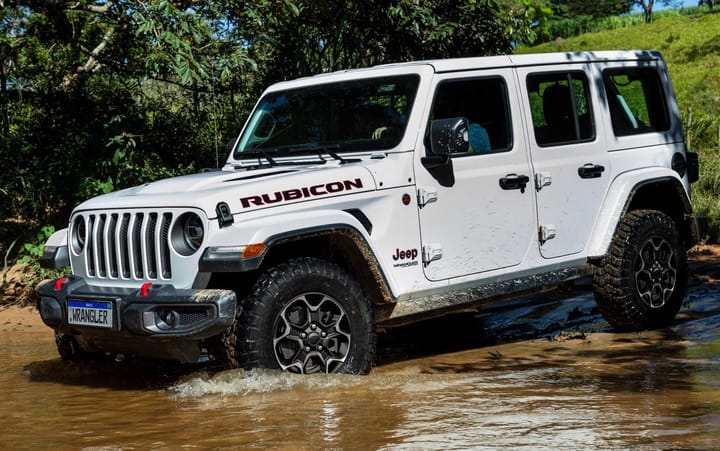 Drone 4×4: Jeep patenteia sistema que integra drones para assistência off-road e segurança